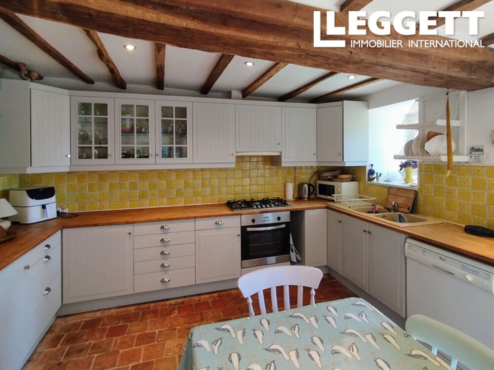 Vente Maison Vue panoramique sur la vallée ? Authentique maison de caractère avec dépendances et terrain de 1,12 ha<br /> Barenton