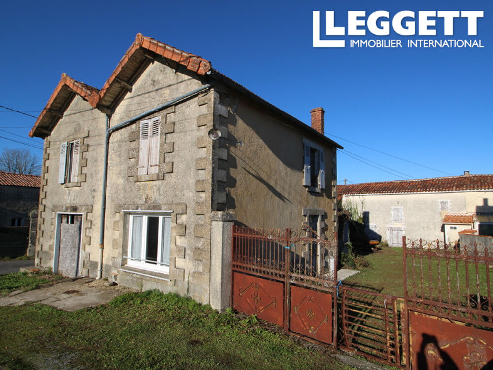 Maison en pierre à rénover avec grandes granges, jardin attenant et parcelle de terrain séparée