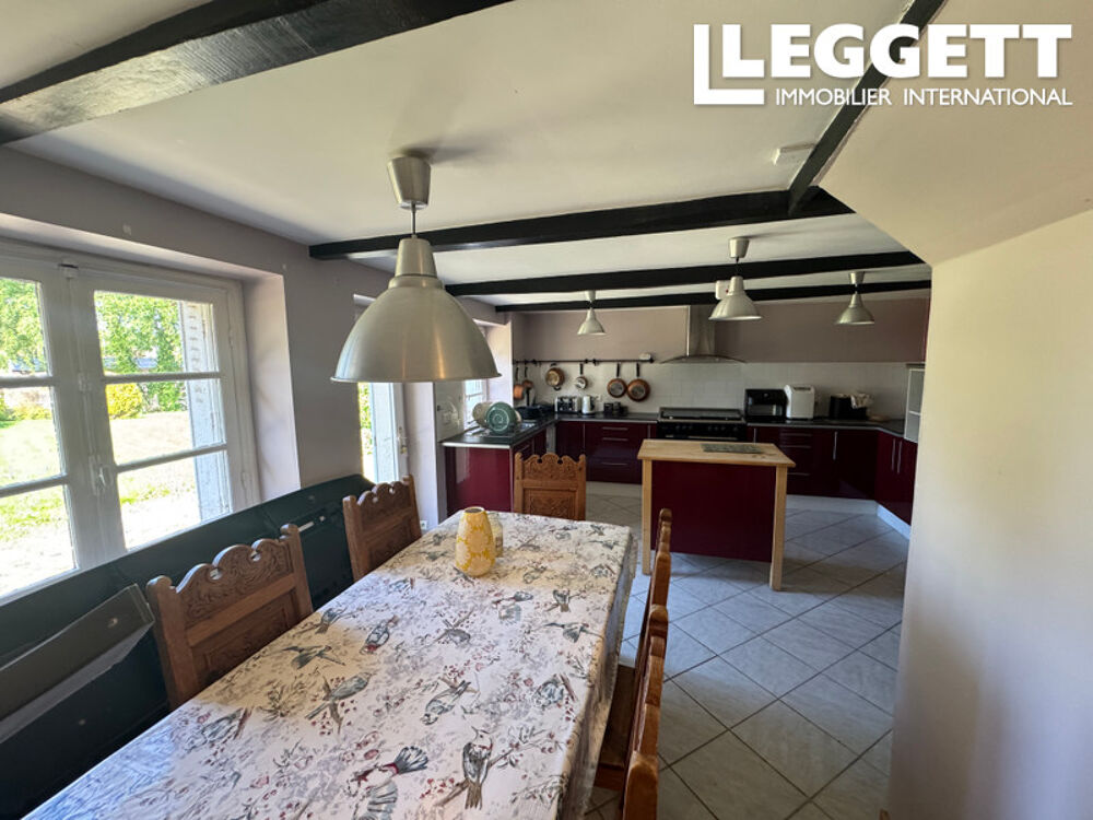 Vente Maison Une maison de quatre chambres située dans un charmant petit village du centre de la Bretagne près de Gouarec. Sainte-trÉphine