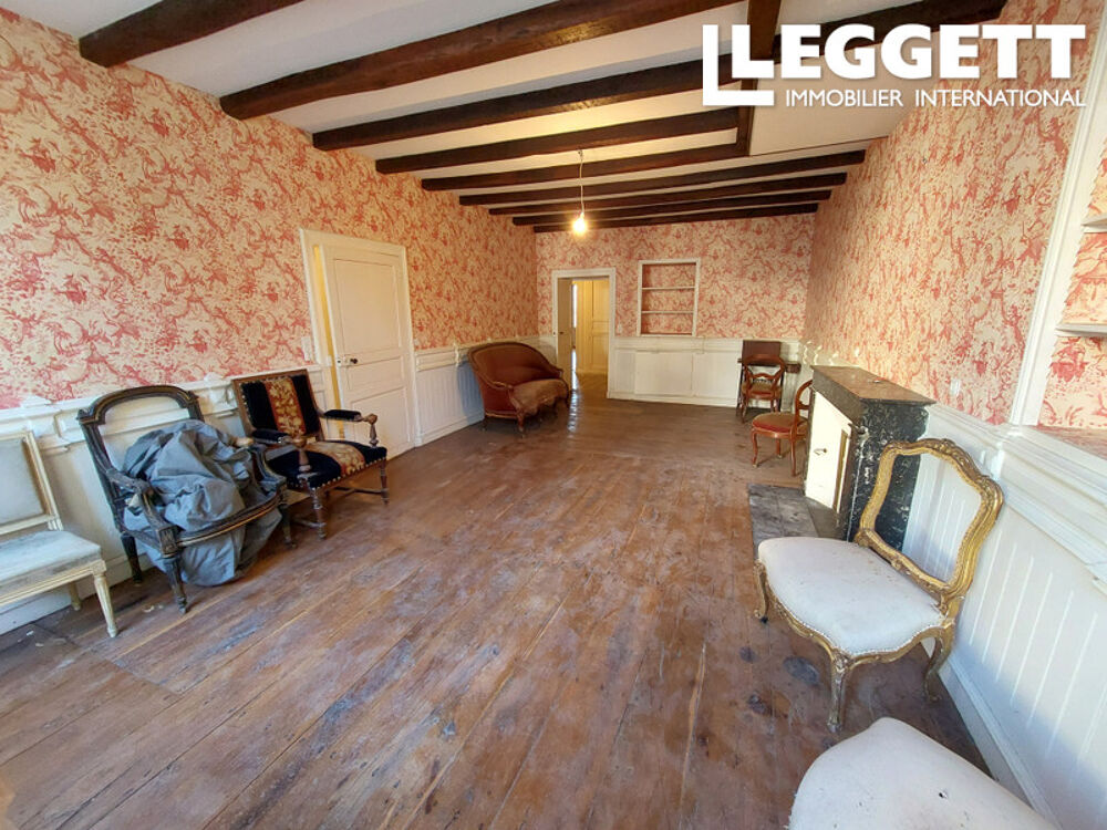 Vente Maison Jolie maison à rénover avec grange et terrain, idéalement placée dans le bourg de Villebois-Lavalette. Villebois-lavalette