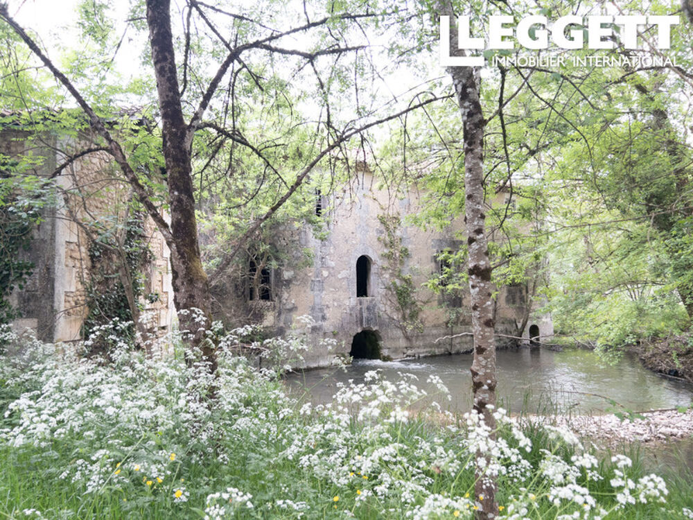 Vente Moulin Authentique moulin à eau avec maison en pierre, dépendances et terrain de 15 362 m² Montmoreau