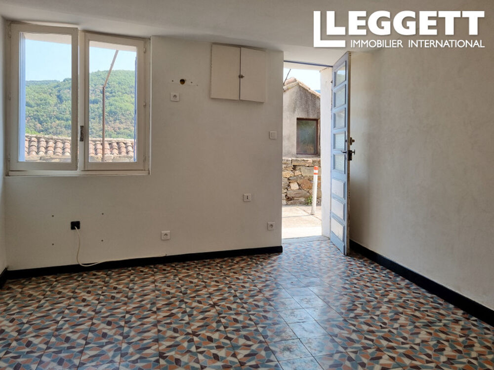 Maison de village en pierres avec balcon, belles vues et éléments de caractère