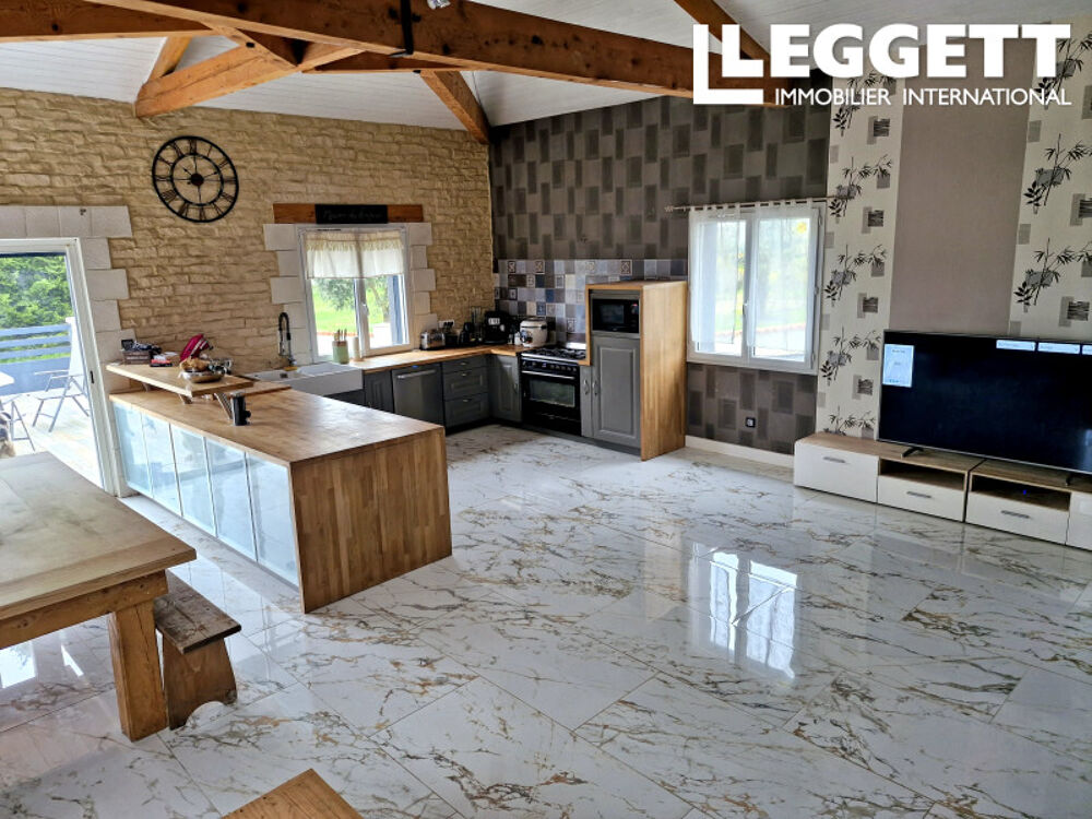 Vente Maison Belle maison de 147 m² avec quatre chambres, grand jardin et piscine Val des vignes