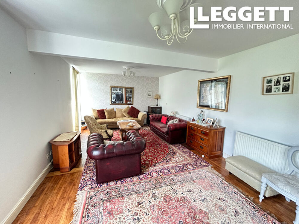 Vente Maison Une maison impeccablement présentée, lumineuse et aérée, de 5 chambres, trois salles de bains, tout à l'égout Kergrist