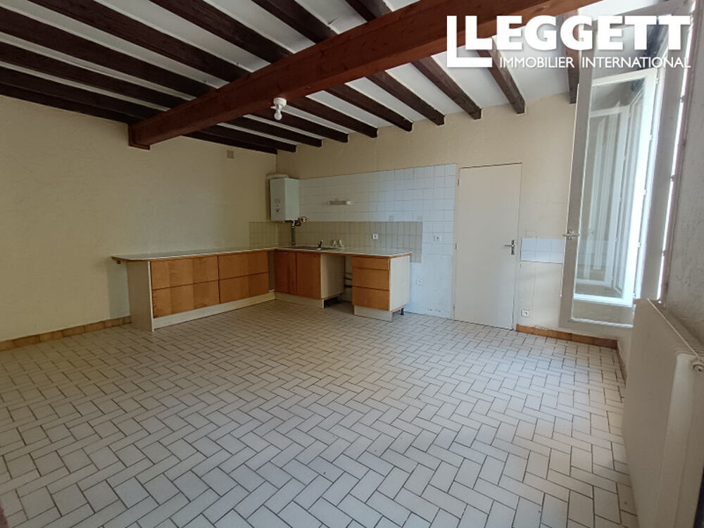 Girondine 3 chambres au calme ! 1 cuisine meublée séparée , 1 séjour salon, terrain clos garage et appentis