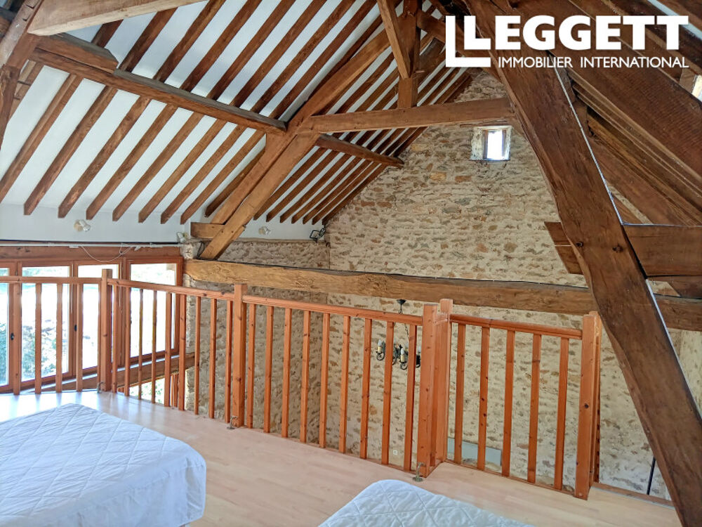 Belle longère de 4 chambres avec gîte et jardin, dans hameau, à 1 km des commerces de Fresnay-sur-Sarthe.