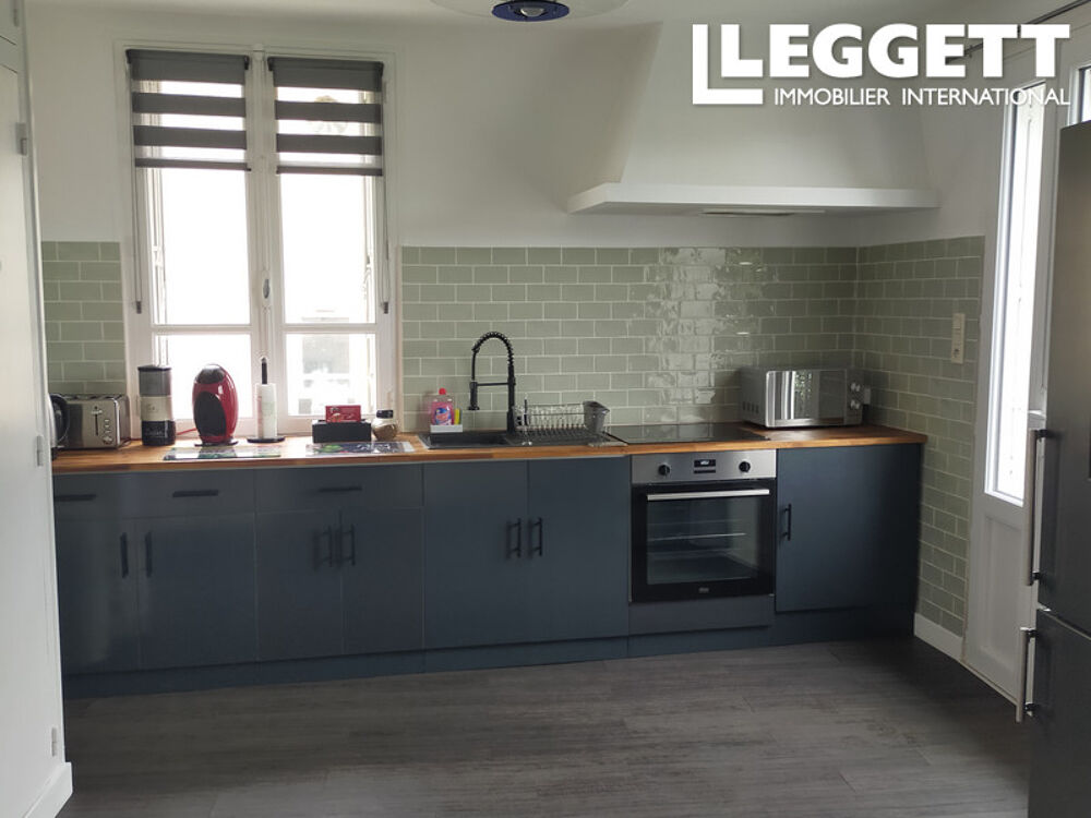 Vente Maison Maison de village 3 chambres avec grand sous-sol, jardin et potentiel commercial.<br /> Ch�teau-garnier