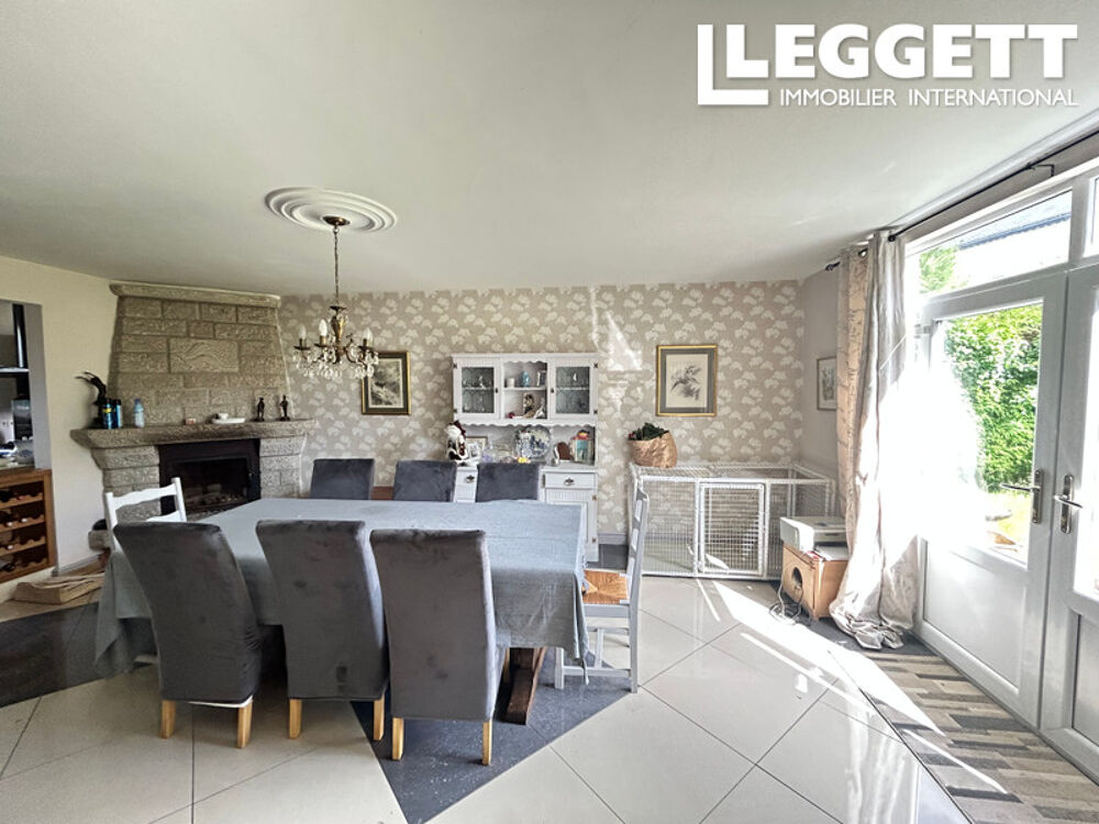 Vente Maison Une maison impeccablement présentée, lumineuse et aérée, de 5 chambres, trois salles de bains, tout à l'égout Kergrist