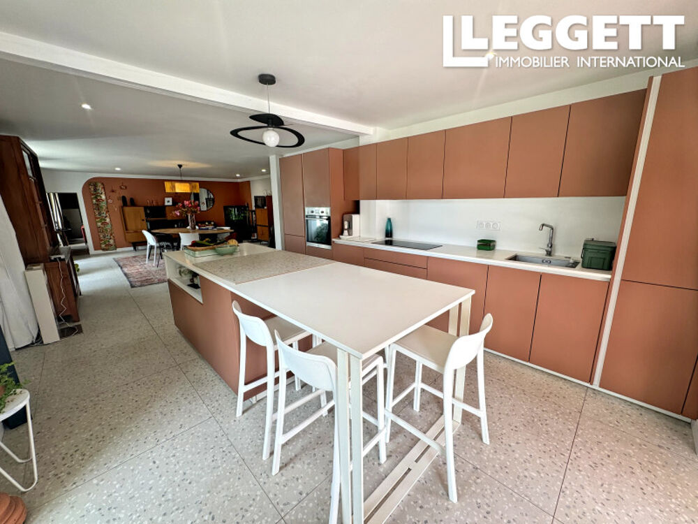 Vente Maison Ferme en pierre de caractère avec gîte, piscine et dépendance ? Cadre paisible à seulement 5 mins de Baignes Bran