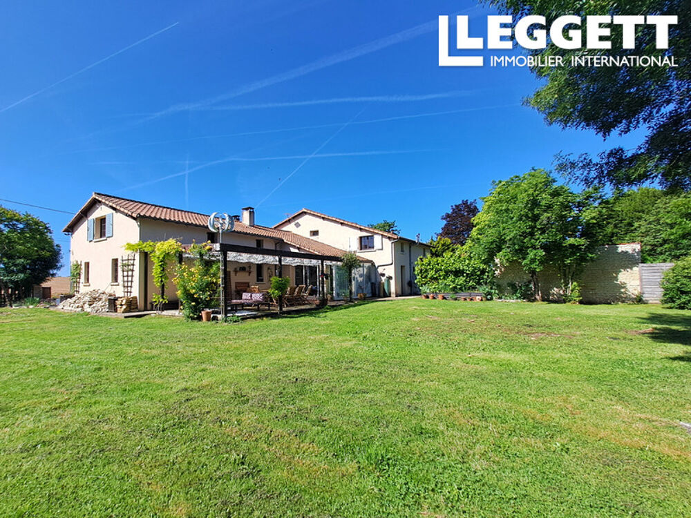 Maison 12 pièces 253 m² · à Chef-Boutonne · 253 m² · 278 200 €