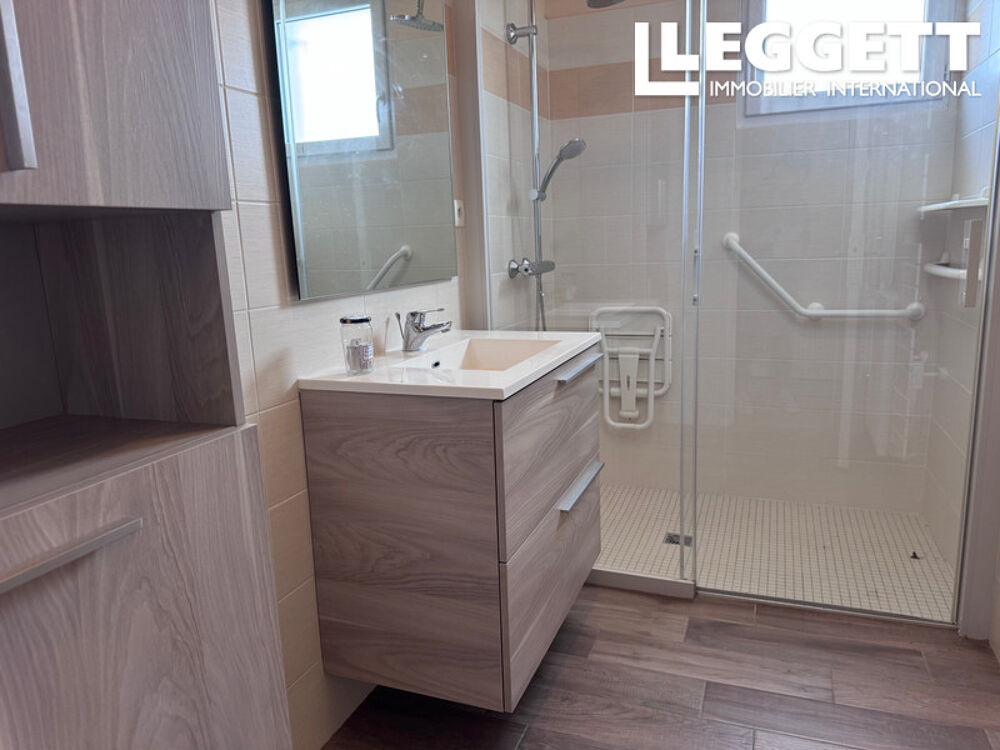 Maison de plain-pied de 4 chambres avec garage, tout-à-l'égout et jardin clos près de St Séverin