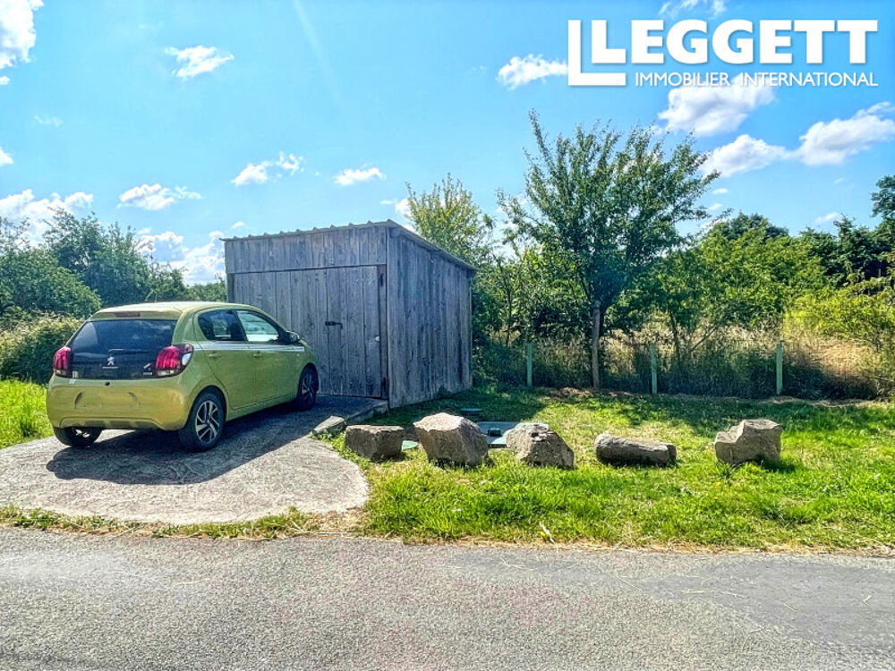 Maison en pierre de plain-pied avec combles aménageables ? Charme et potentiel dans un hameau paisible