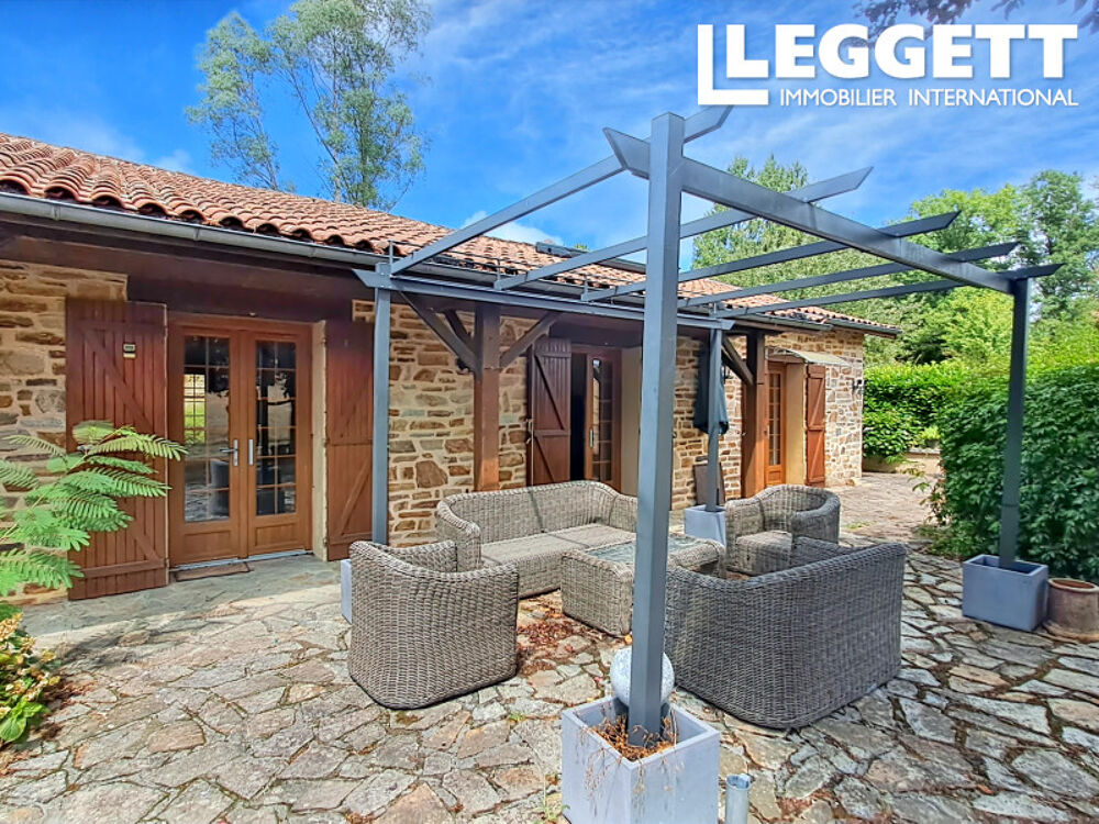 Vente Maison Maison de plain-pied avec 3 chambres et un lac, située dans un cadre champêtre paisible ! Champniers-et-reilhac