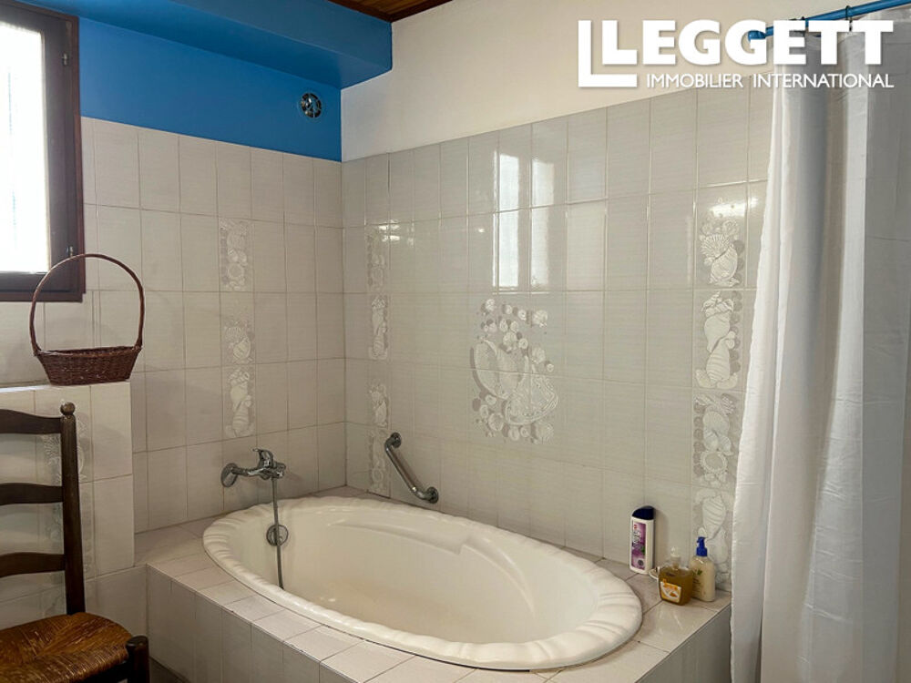 Vente Maison Propriété au bord de la rivière, maison de 6 chambres avec cuisine, bureau, et salon/salle à manger, 2 SDB. Puilaurens