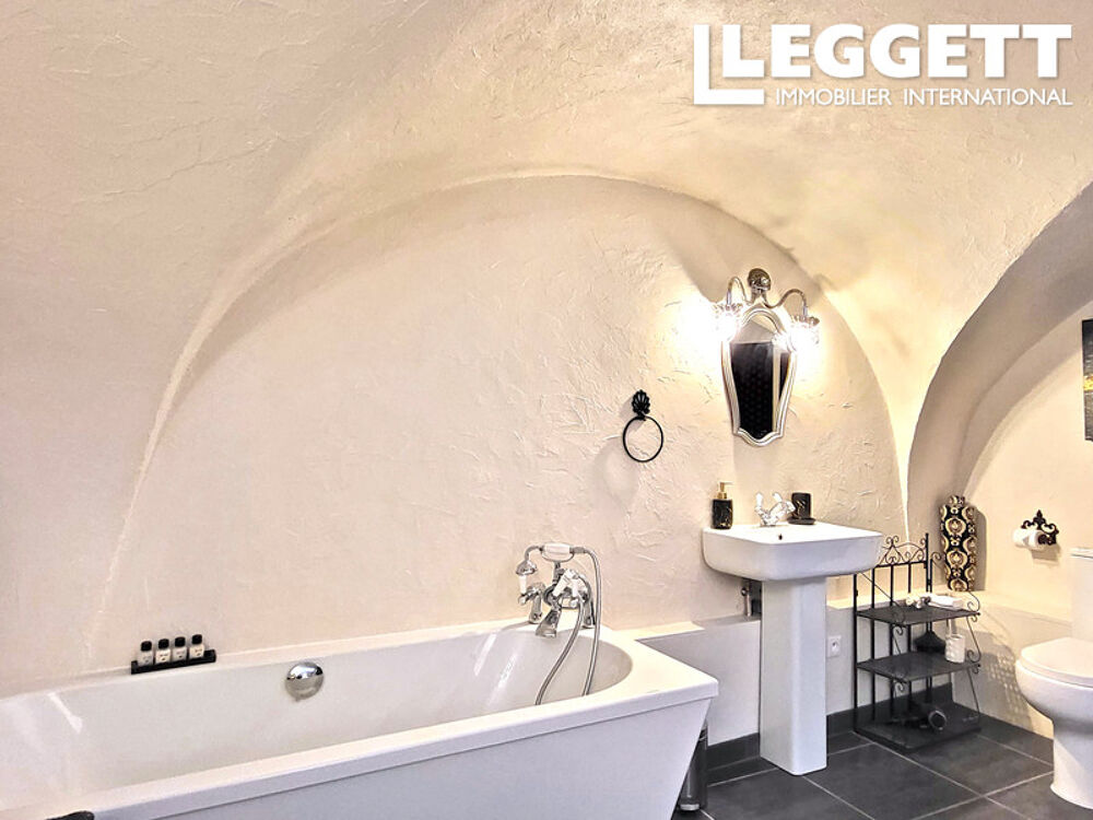 Vente Maison Authentique maison du village avec jardin privé, terrasse ensoleillée excellent rendement locatif. Les deux alpes