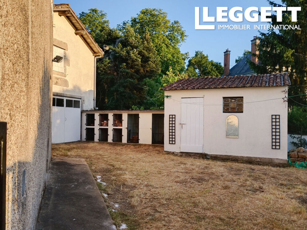 Maison individuelle de 2 chambres (71 m²) avec une 2ème maison attenante à rénover (67 m²) Garage et jardin.