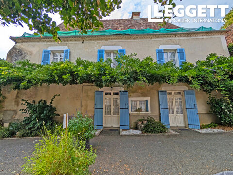   Maison de Ma�tre du XVIIe/XVIIIe bien r�nov�e, avec cour et grange, dans un joli village Maison - 5 pi�ce(s) - 155 m�