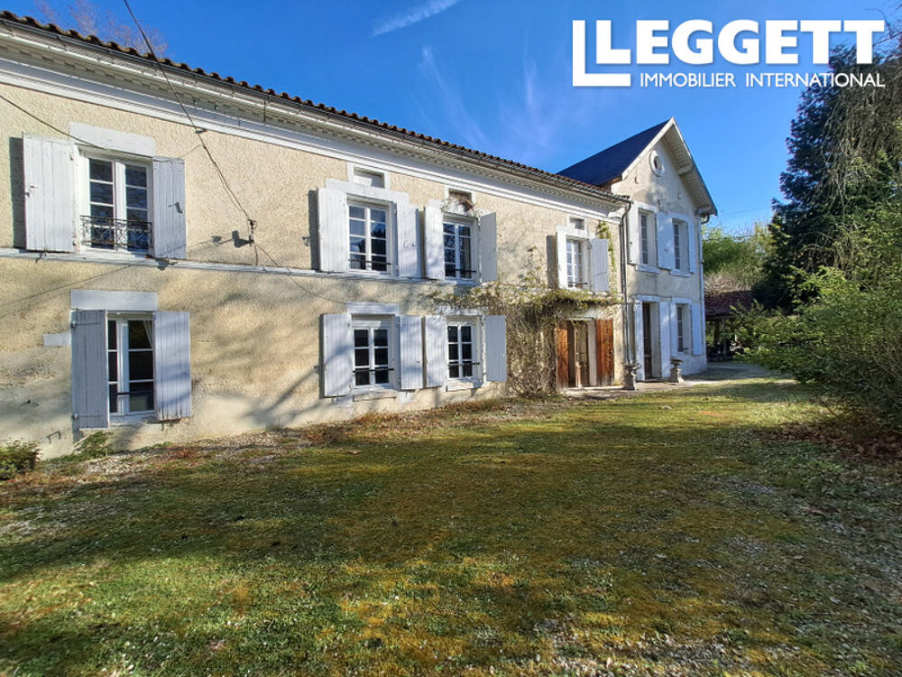 Moulin de caractère avec 9 chambres, maison d?amis, piscine, jardin et près d?un hectare au calme
