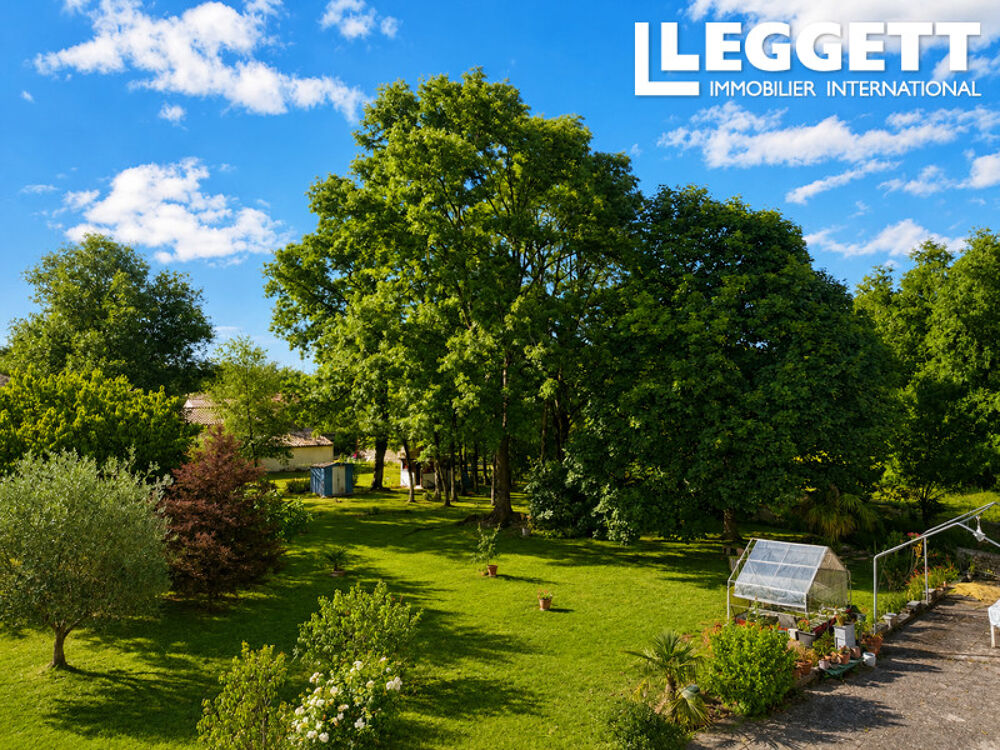 Vente Maison Anciennes Dépendances de Château Pleines de Charme ? 6 Chambres, Magnifiques Jardins et Fort Potentiel Mirambeau