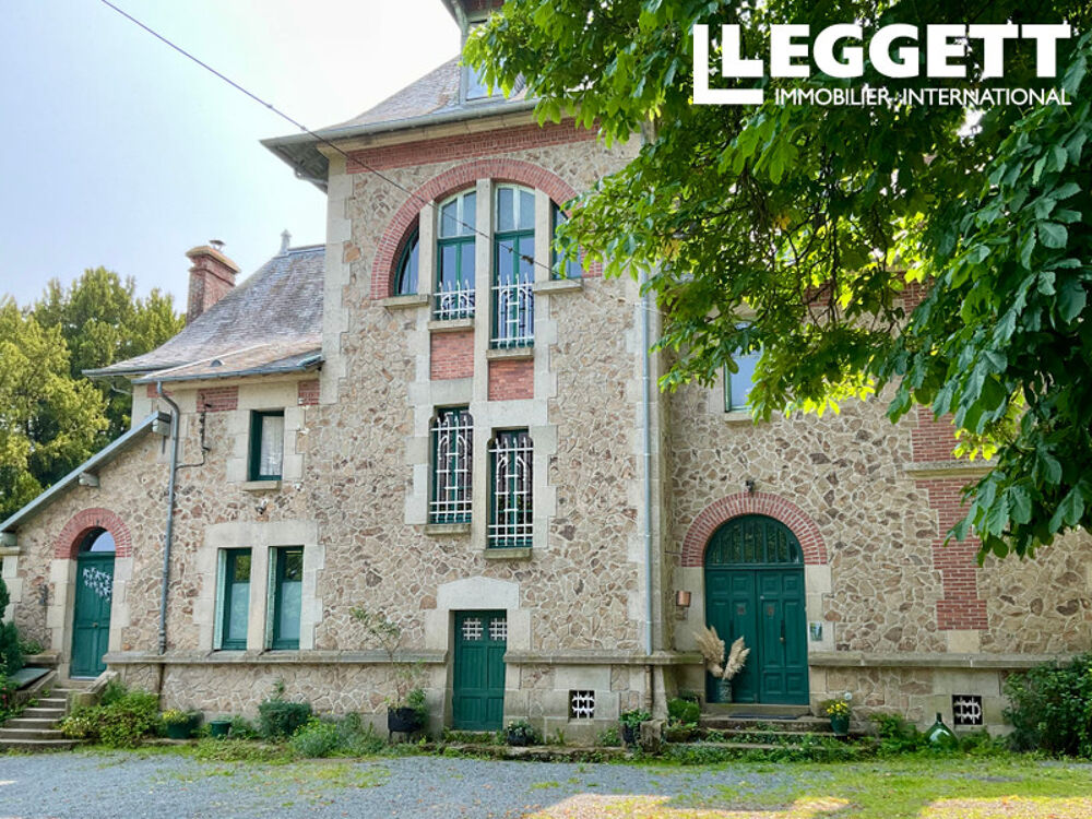 Manoir unique avec annexe, anciennes dépendances et jardin arboré dans un cadre rural idyllique