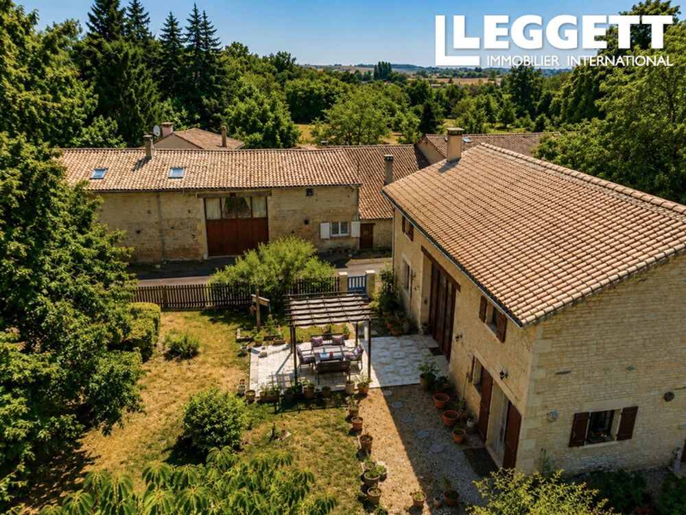 Magnifique propriété avec maison principale et 4 gîtes ? proche de Ruffec