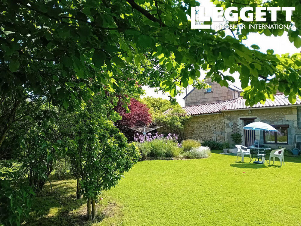 Maison en pierre de 4 chambres : un havre de paix dans un village de campagne, aux portes d'une grande ville.