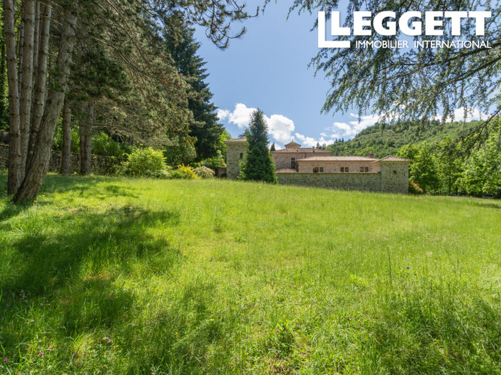 Vente Maison demeure de prestige avec 3 chambres 2 salons 1 cuisine equipée<br />et un gîte . le tout sur 2,2 hectares de parc Saint-michel-de-boulogne