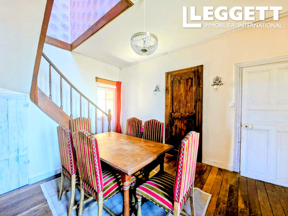 Vente Maison Située à Saint-Martin-du-Fouilloux, cette maison mitoyenne de caractère est implantée sur un terrain de 3 330 Saint-martin-du-fouilloux