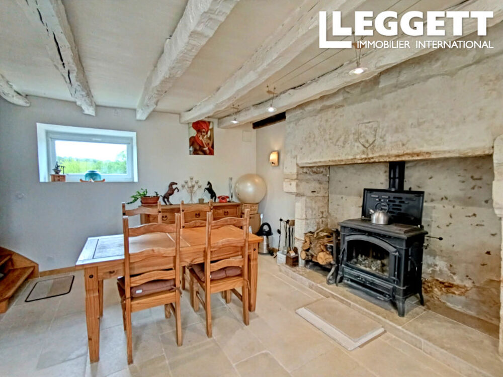 Vente Maison Maison pierre avec dépendance gîte, grange, grand terrain plat piscine et vue panoramique. Bassillac et auberoche