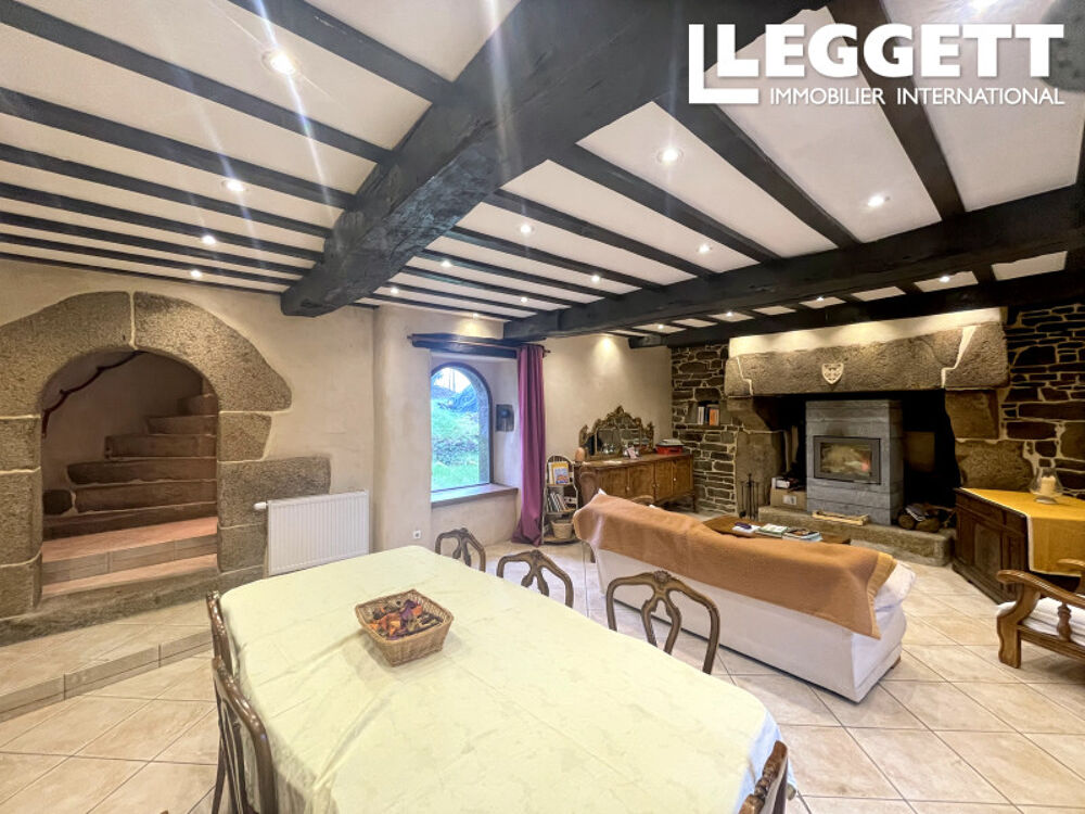 Vente Maison Manoir de caractère du XVIIe siècle avec 2 gîtes dans un cadre champêtre idyllique, sur un terrain de 19563 m2 Duault