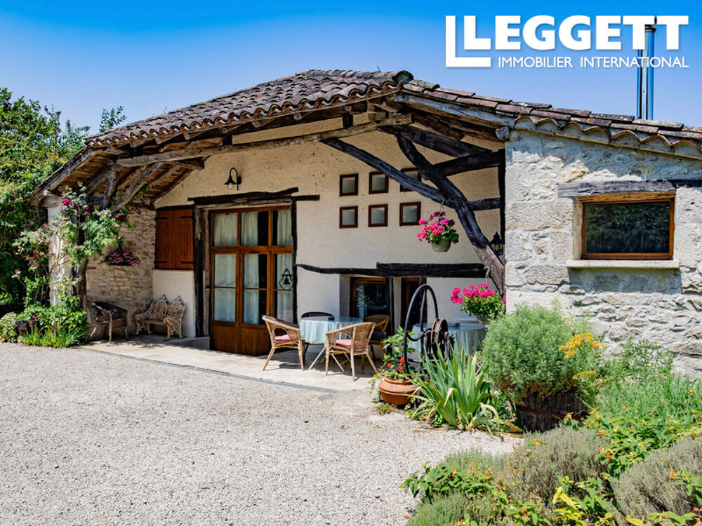 Superbe domaine de caractère avec gîte, piscine, 13,6 ha et dépendances à Montpezat-de-Quercy