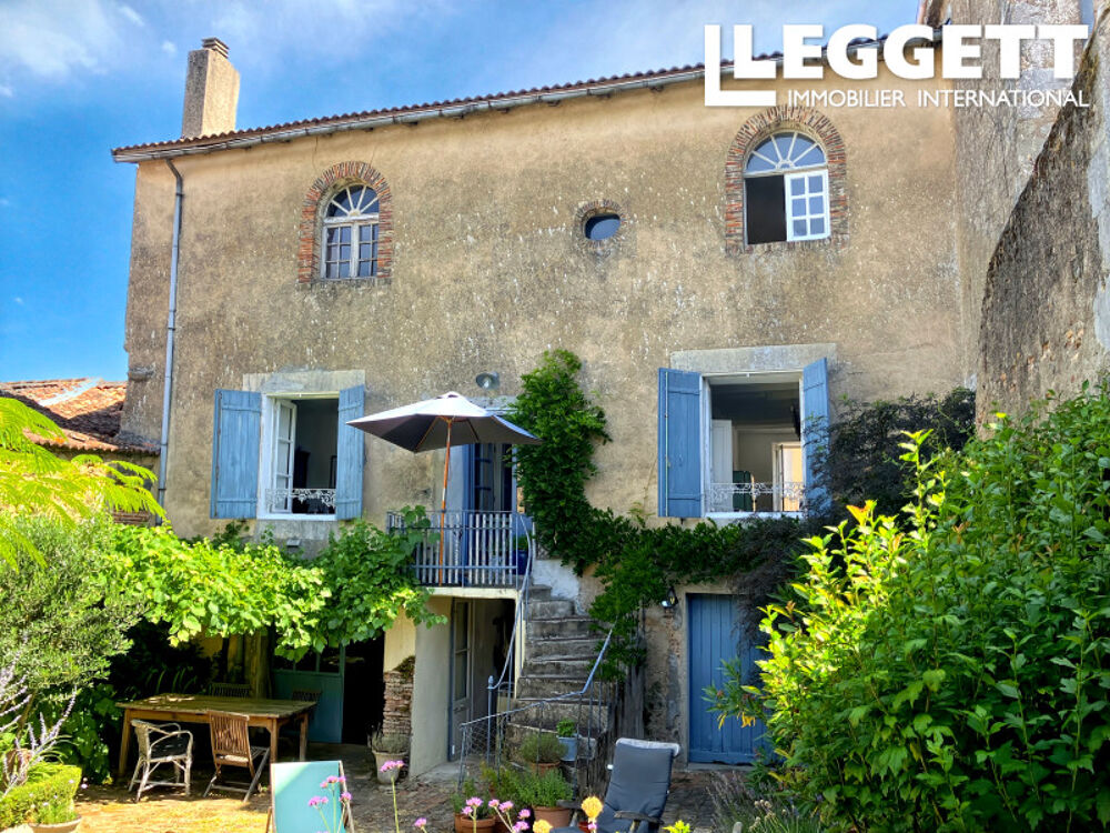 Vente Maison Jolie maison de ville comprenant 3 chambres, dépendance, des garages et un charmant jardin clos L'isle-jourdain