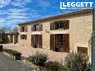 Vente Maison Belle propriété en pierre de trois chambres, proche du village, sud de la vallée de la Loire. Berrie