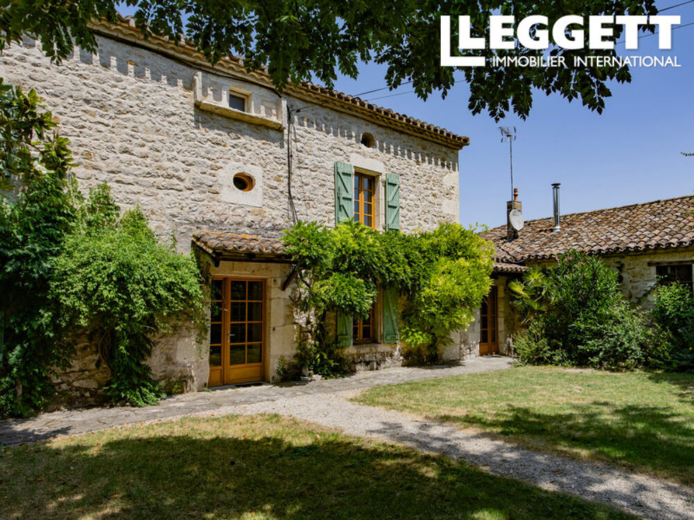 Superbe domaine de caractère avec gîte, piscine, 13,6 ha et dépendances à Montpezat-de-Quercy