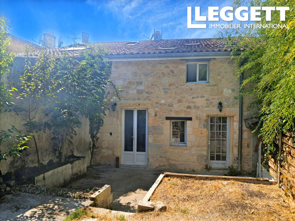 Maison de village charmante avec 3 chambres & jardin. Jolie rue calme à Plassac