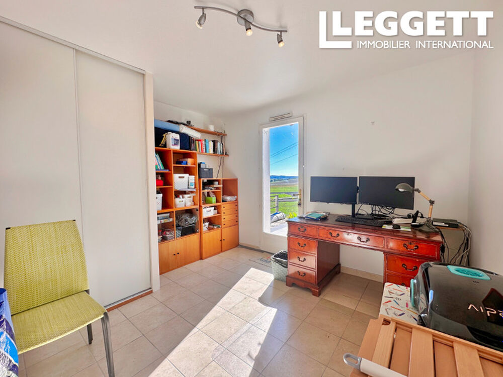 Vente Maison Spacieuse maison contemporaine de plain-pied avec 4 chambres, piscine et vues panoramiques Bonnes