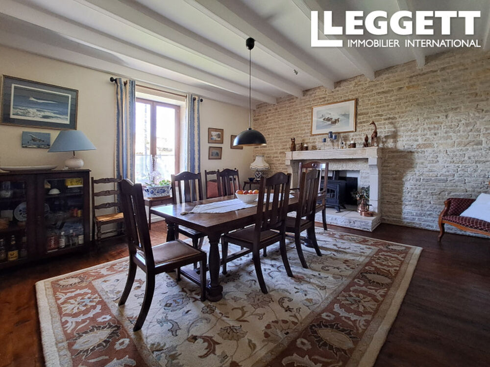 Vente Maison Maison en pierre indépendante avec 4 chambres, 4 pièces de réception et jardin en Deux-Sèvres Villemain