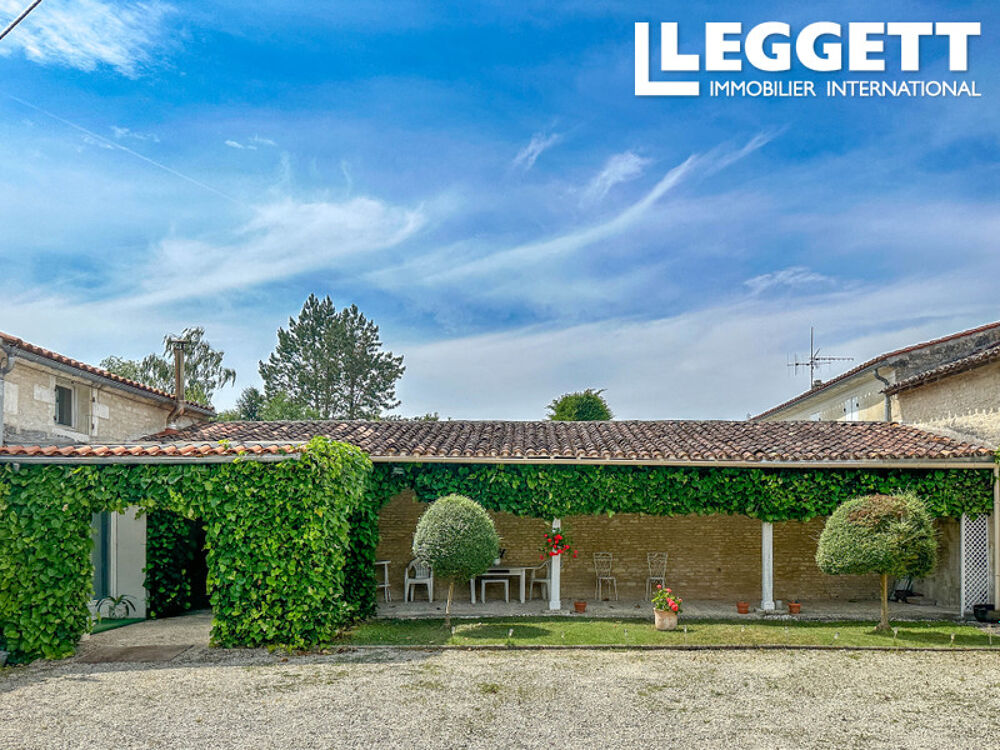 Vente Maison Magnifique maison charentaise de 5 chambres avec vue sur jardins et parc. Cour et granges. A ne pas manquer! Courcerac