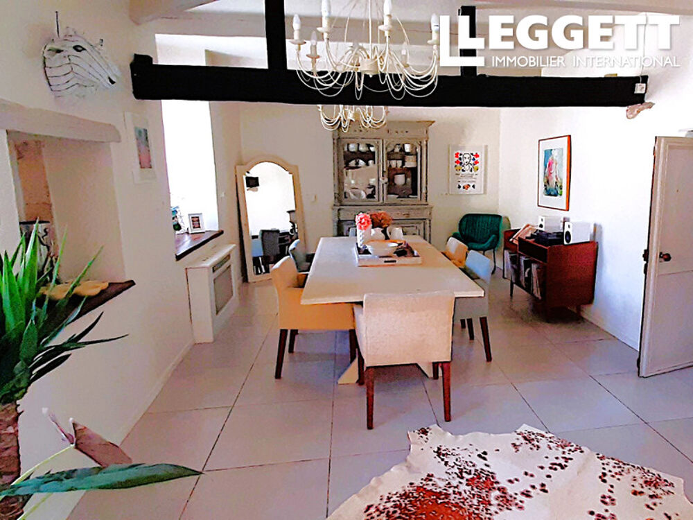 Vente Maison Belle propriété en pierre avec 5 chambres, 3 salles de bains et un beau jardin avec puits, et des granges. Saint-paul-lizonne