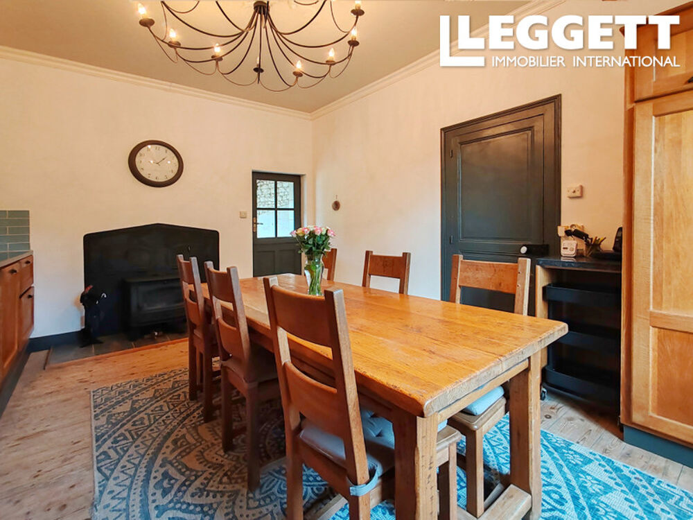Belle maison de maître avec jardin et dépendances dans village offrant tous services près de Châtellerault