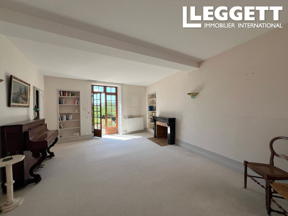 Vente Maison Authentique propriété en pierre, dont certaines parties datent probablement du Moyen Âge. 8 chambres, située d Boussac