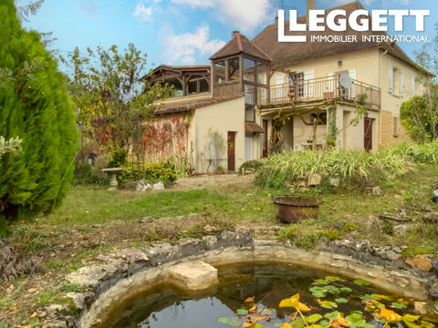 Périgord Noir. Grande maison familiale à moderniser au coeur de Montignac, grand jardin et garage. 159000 Montignac (24290)