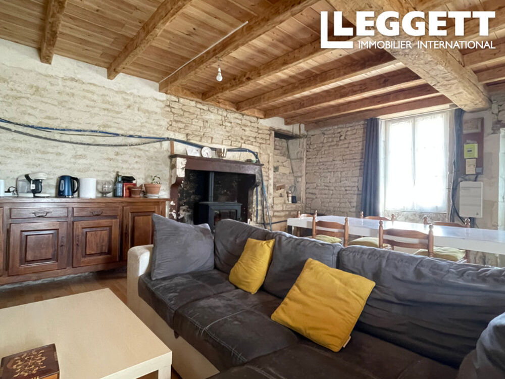 Vente Maison Propriété en pierre avec deux chambres, dépendances et un grand jardin à distance de marche des commodités loc Marcillac-lanville