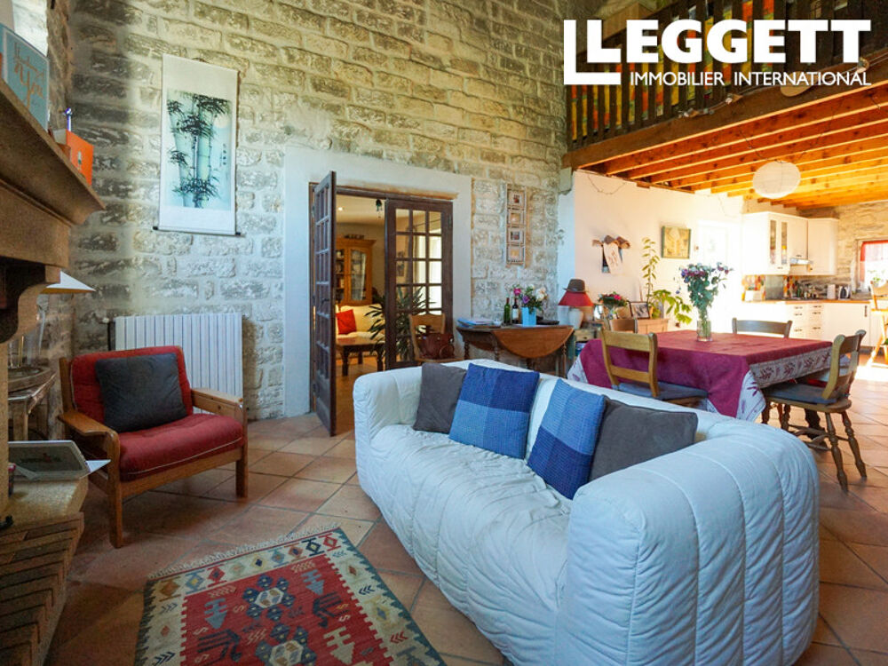 Vente Maison Proche de Quissac, charmante maison en pierre avec piscine et trois gîtes indépendants. Quissac