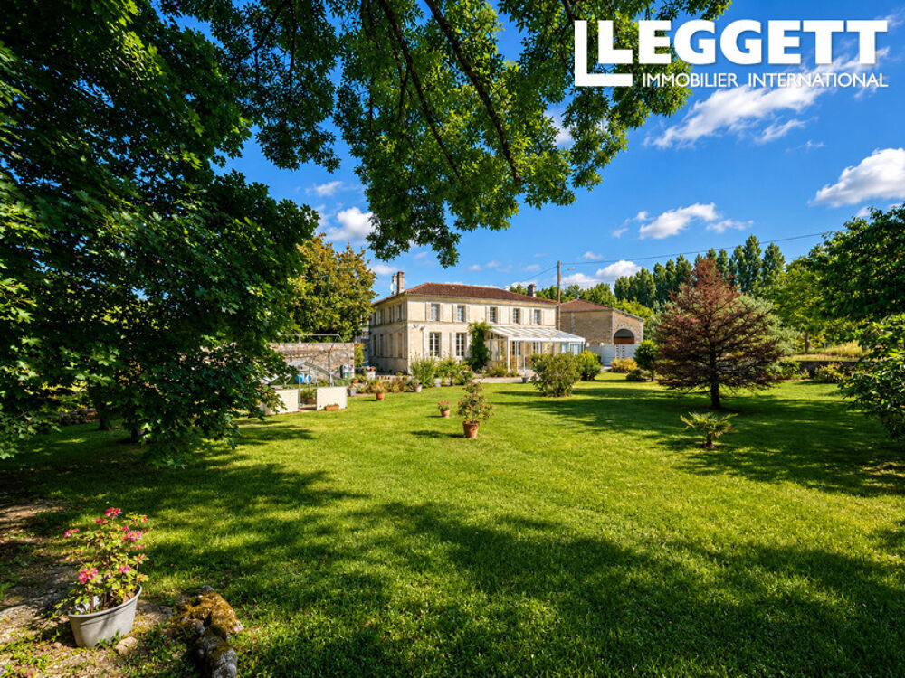Vente Maison Anciennes Dépendances de Château Pleines de Charme ? 6 Chambres, Magnifiques Jardins et Fort Potentiel Mirambeau