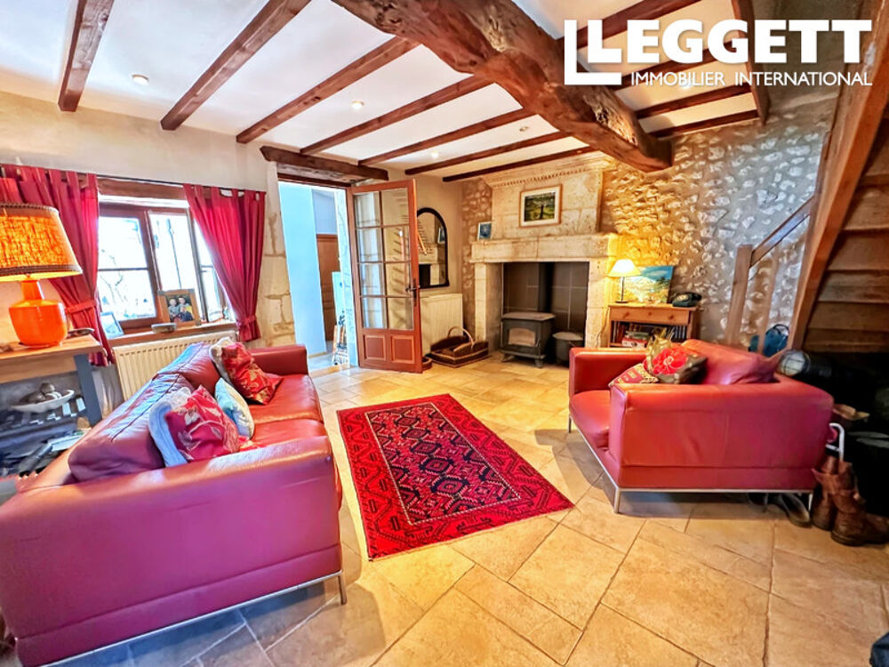 Vente Maison Propriété en pierre comprenant une maison, un gîte, un studio, une piscine, jardins et hangar. Cadre paisible. Bouteilles-saint-sÉbastien