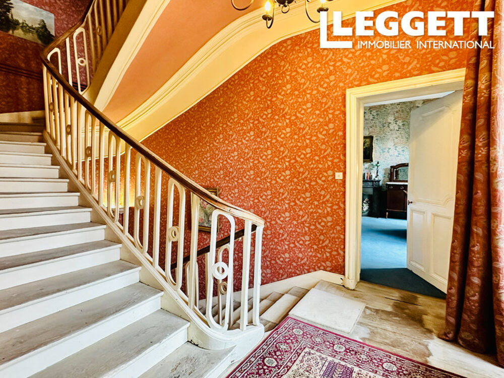 Vente Maison Élégant hôtel particulier du XVIIe siècle avec jardin clos, face à une place historique de Mayenne Mayenne