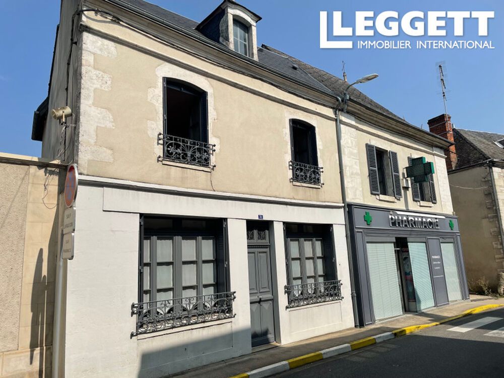 Grande maison de ville rénovée, boutique et jardin privé au centre d'un bourg
