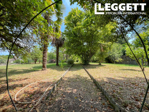   Maison de village �l�gante et spacieuse avec grand jardin au c?ur d'un beau village m�di�val avec commodit�s. Maison - 9 pi�ce(s) - 322 m�