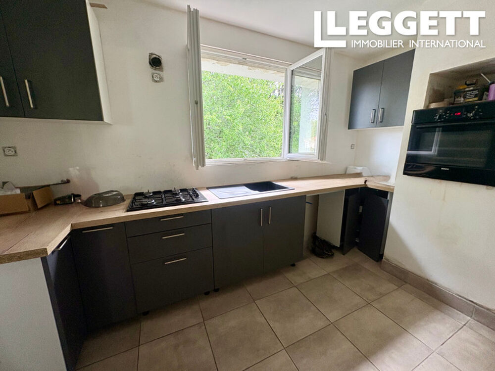 Vente Maison Maison individuelle de 2 chambres. À rénover entièrement. Située dans un joli village, en plein centre. Augignac